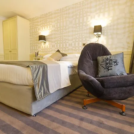 Hotel Westcourt 3*