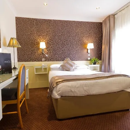Hotel Westcourt 3*
